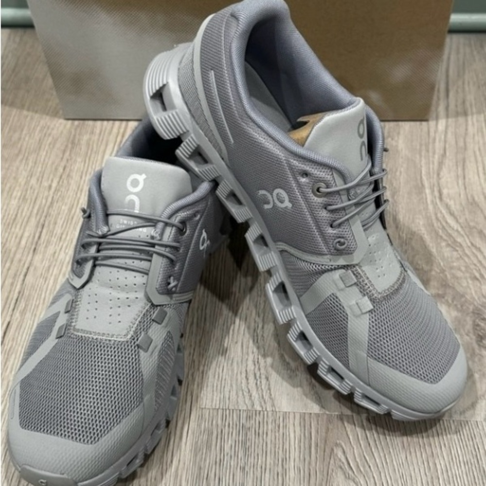 On Running Cloud 5 Size 9 Fog Alloy